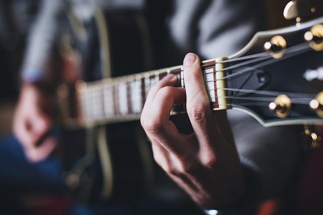 Vos cours de guitare à Nice